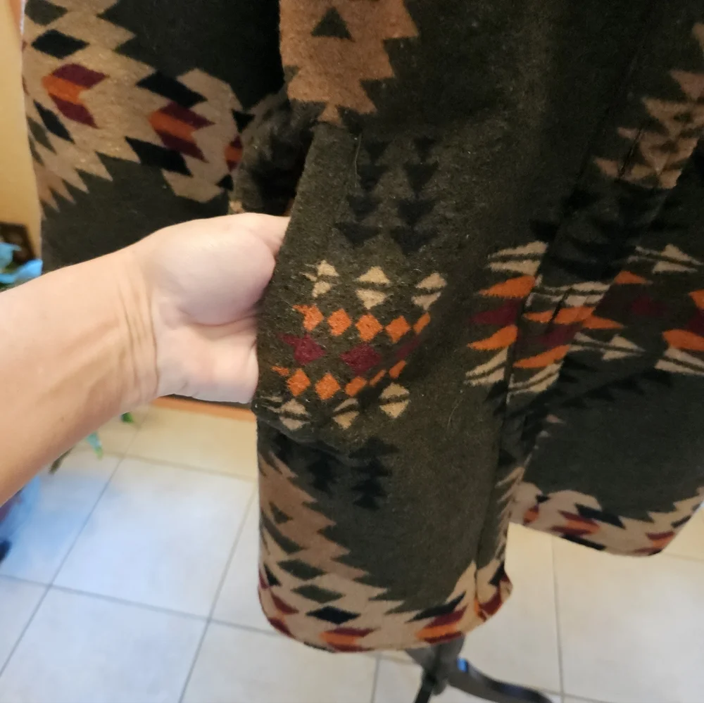 Stylish Patterned Aztec Jacket - Picture 6 of 13